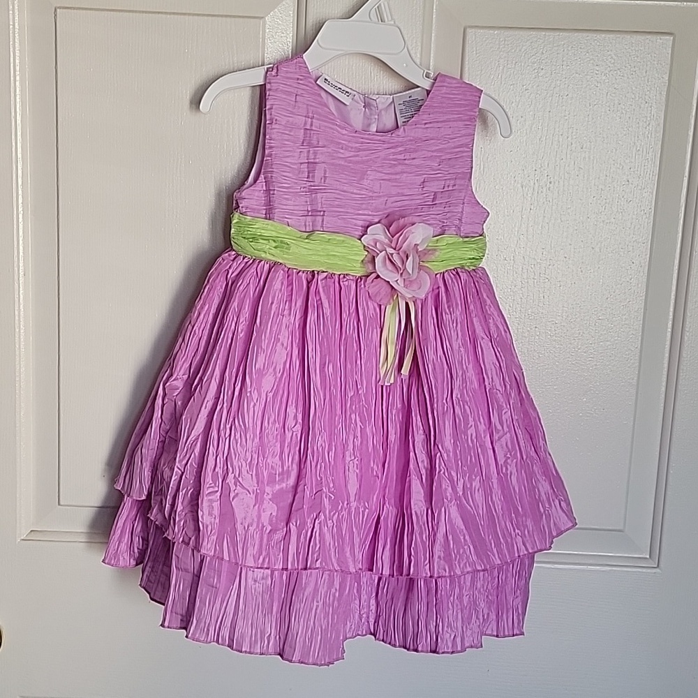 Beautiful Blueberi Boulevard little girls dress, 2T, light purple, like new 💜.